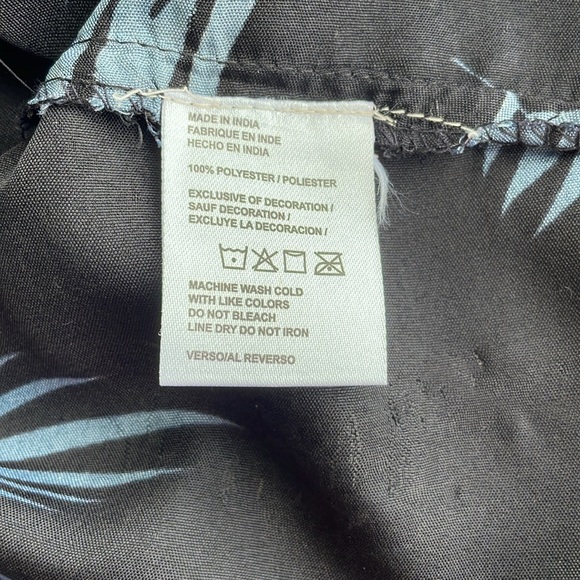 Men’s Pacific & Co. button up Hawaiian shirt with brightly colored beer bottles - Picture 5 of 5